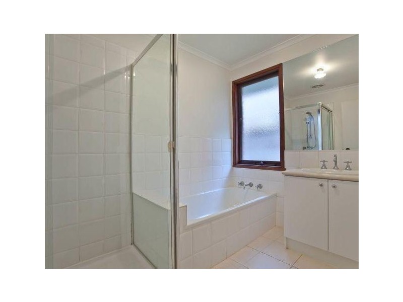 8 Lincoln Street, Burwood East VIC 3151