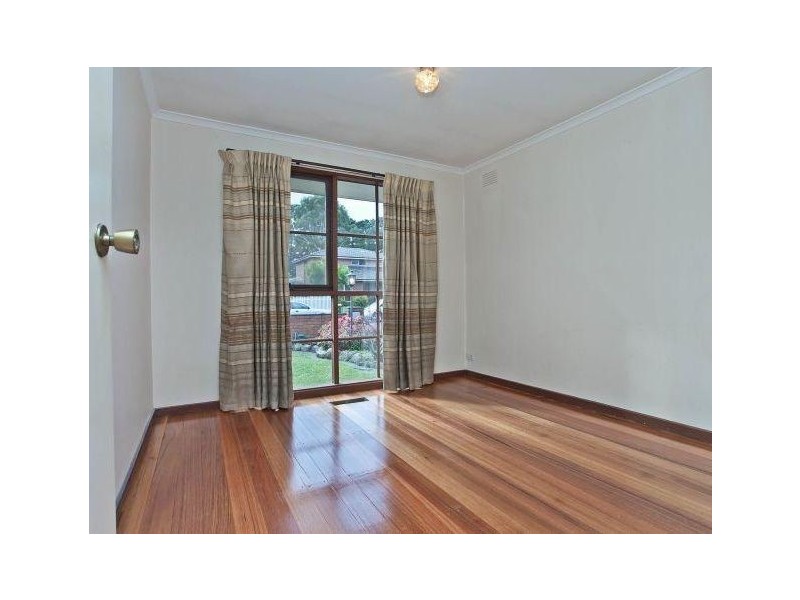 8 Lincoln Street, Burwood East VIC 3151