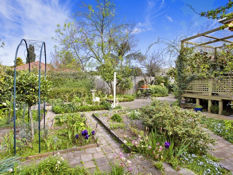 4 Carlyle Street, Ashwood VIC 3147