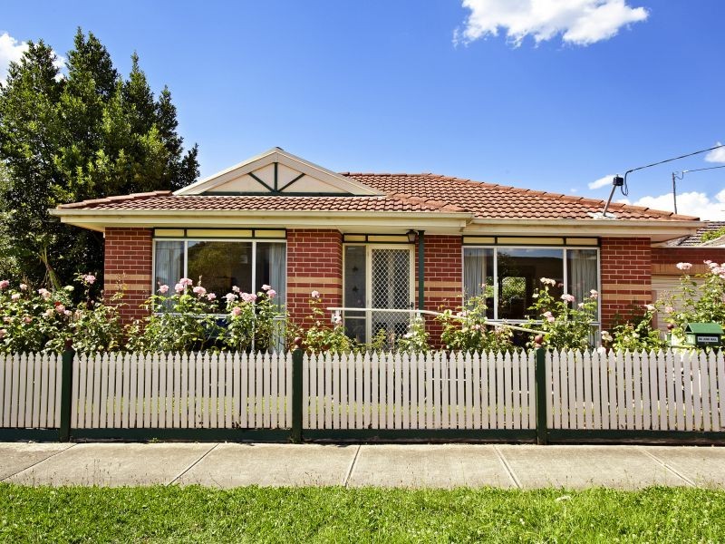2A Delaney Avenue, Burwood VIC 3125