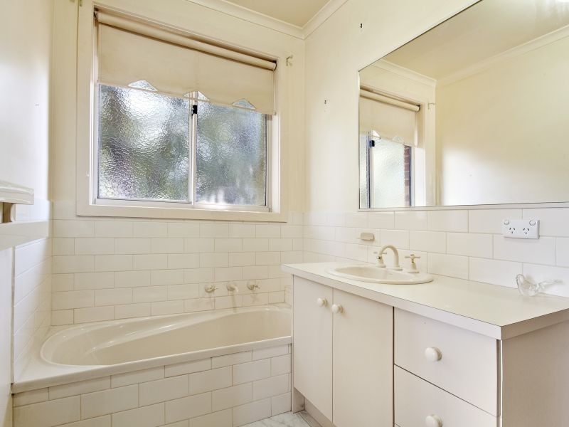 2A Delaney Avenue, Burwood VIC 3125