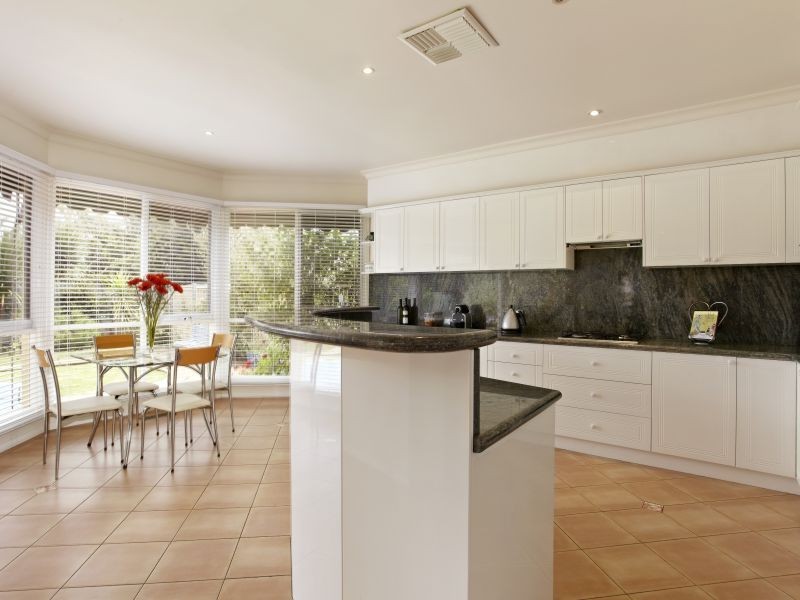 2 Vila Court, Mount Waverley VIC 3149