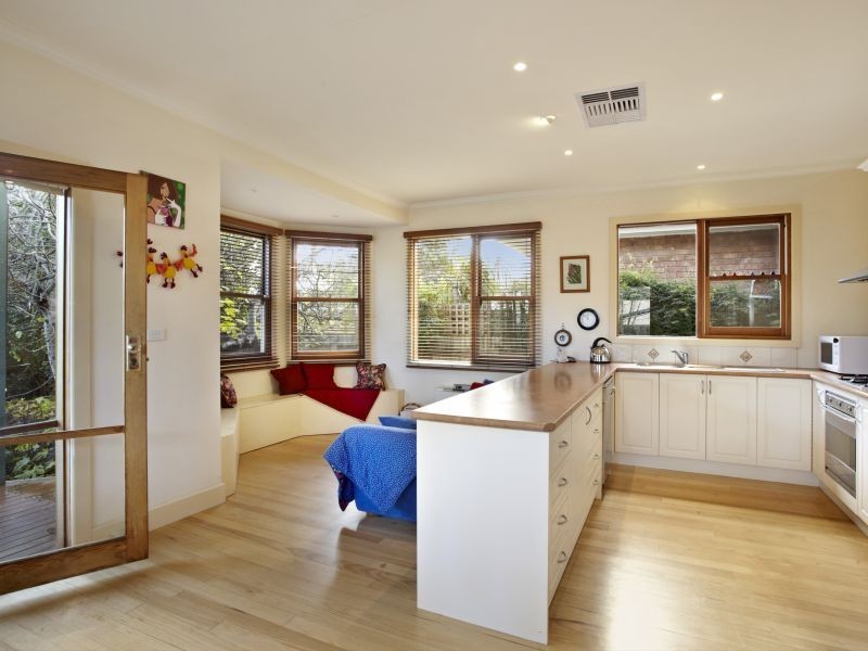 13 Tanner Grove, Northcote VIC 3070