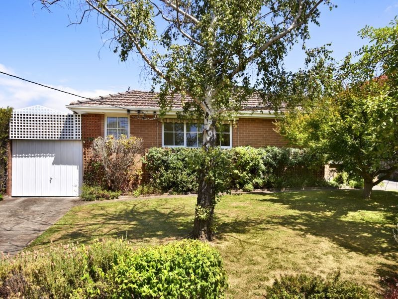 1/8 Athelstan Road, Camberwell VIC 3124