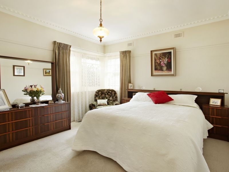 27 Banksia Street, Burwood VIC 3125