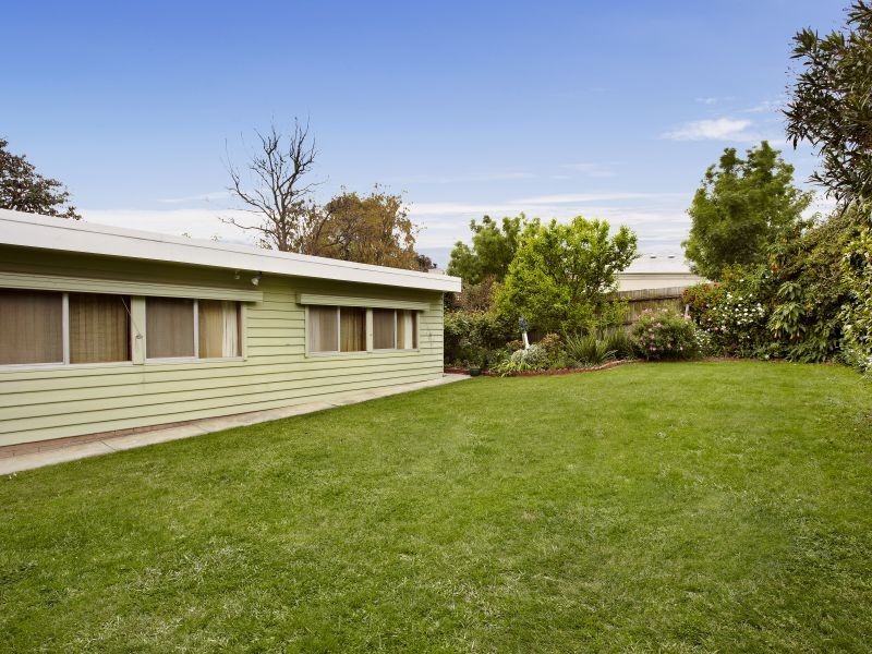 27 Banksia Street, Burwood VIC 3125