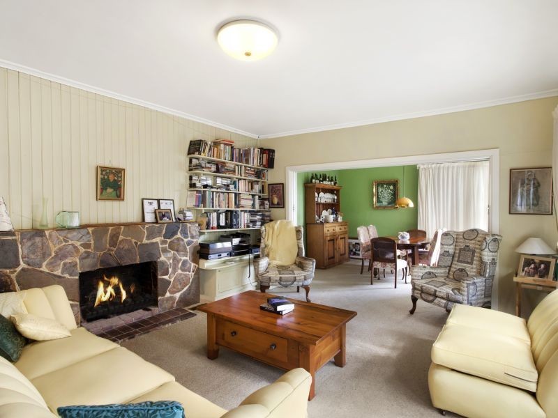 22 Glen Ebor Avenue, Blackburn VIC 3130