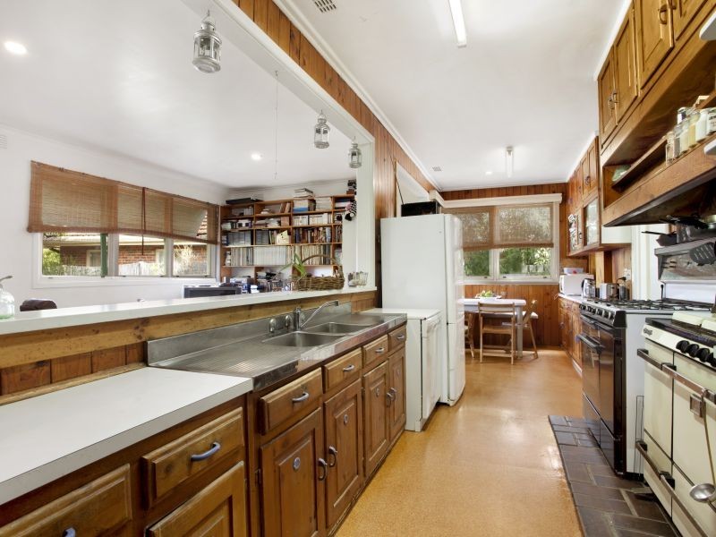 22 Glen Ebor Avenue, Blackburn VIC 3130