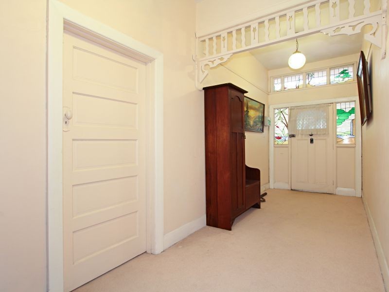 4 Bletchley Road, Hughesdale VIC 3166