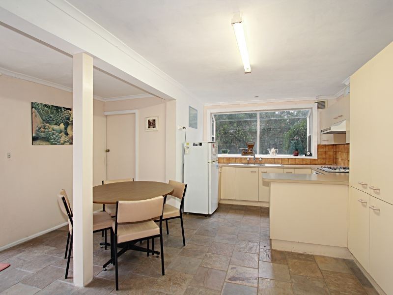 4 Bletchley Road, Hughesdale VIC 3166