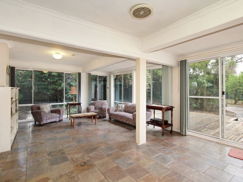 4 Bletchley Road, Hughesdale VIC 3166