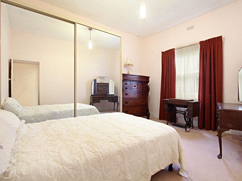 4 Bletchley Road, Hughesdale VIC 3166