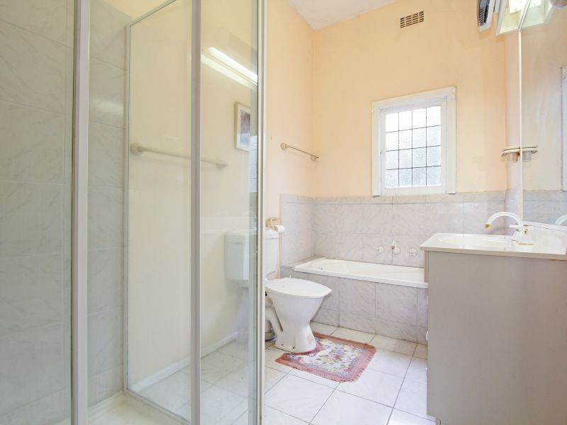 4 Bletchley Road, Hughesdale VIC 3166