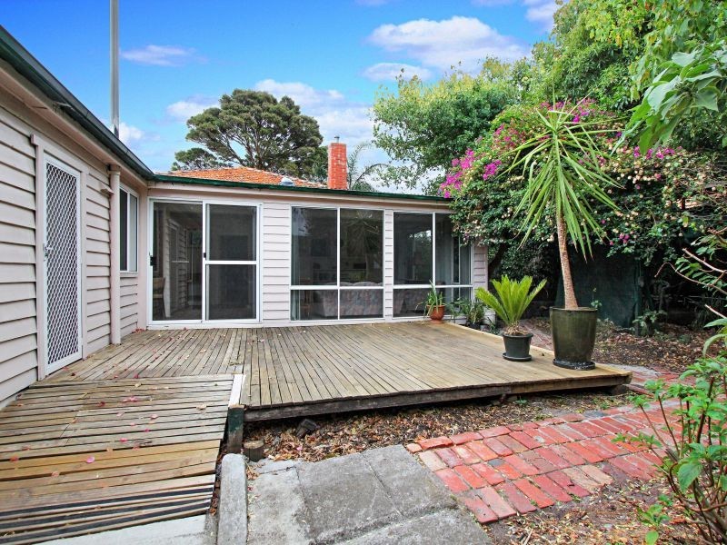 4 Bletchley Road, Hughesdale VIC 3166