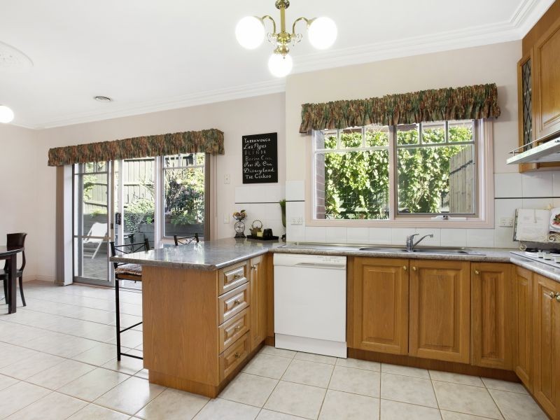 4/12 Van Ness Avenue, Glen Iris VIC 3146