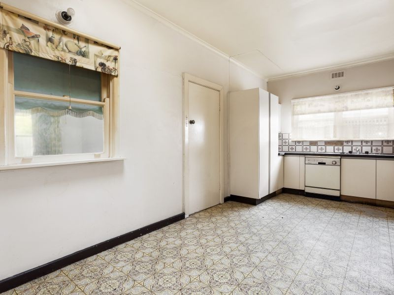 13 Dixon Grove, Blackburn VIC 3130