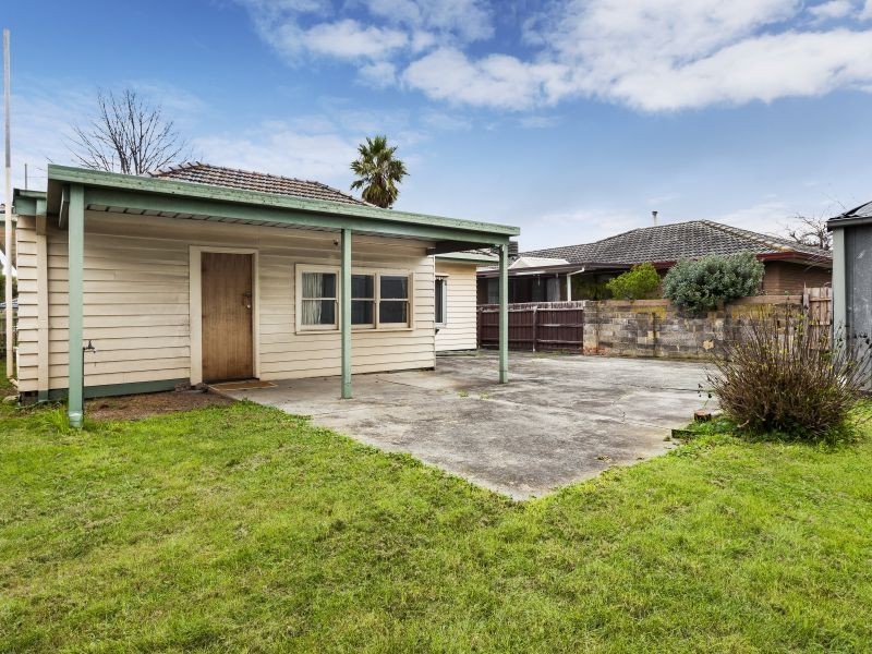 13 Dixon Grove, Blackburn VIC 3130