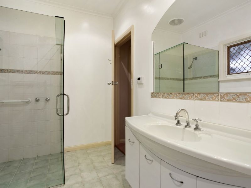 1/65 Wattle Valley Road, Canterbury VIC 3126