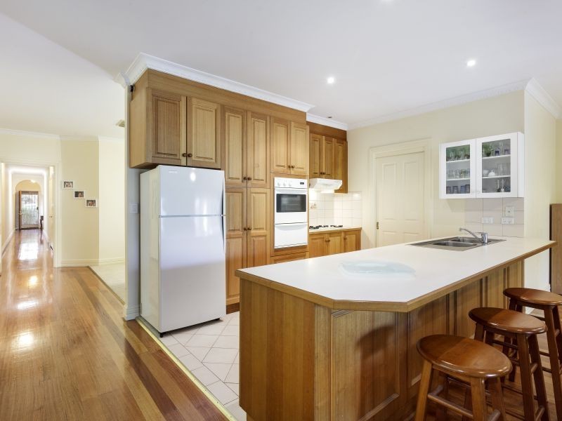 1/28 Barnes Avenue, Burwood VIC 3125