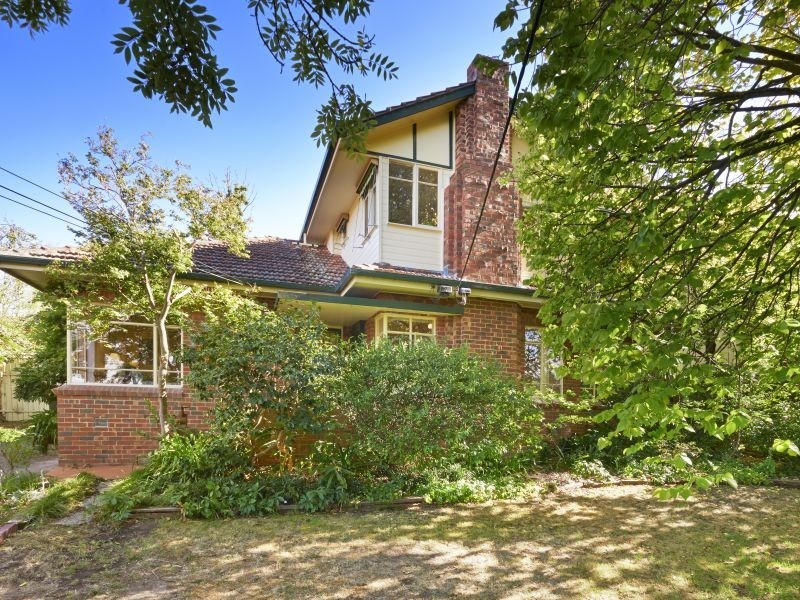 60 Relowe Crescent, Mont Albert North VIC 3129