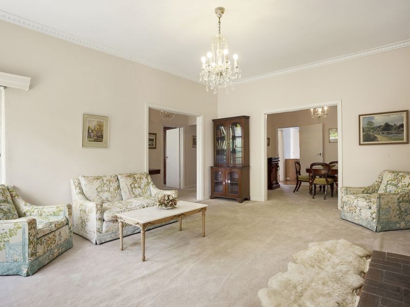18 Crellin Grove, Camberwell VIC 3124