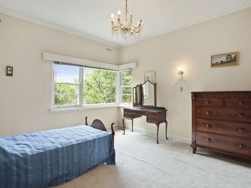 18 Crellin Grove, Camberwell VIC 3124