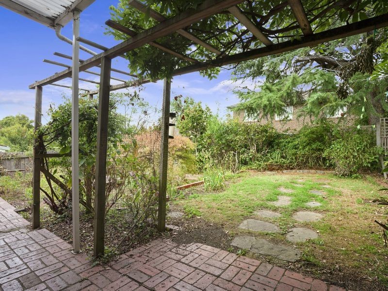 18 Crellin Grove, Camberwell VIC 3124