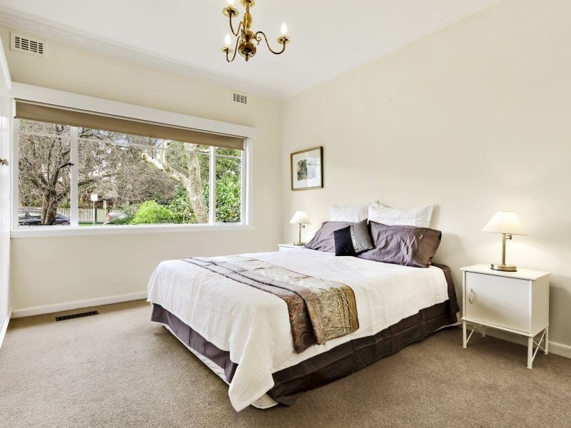 2 Trent Street, Glen Iris VIC 3146