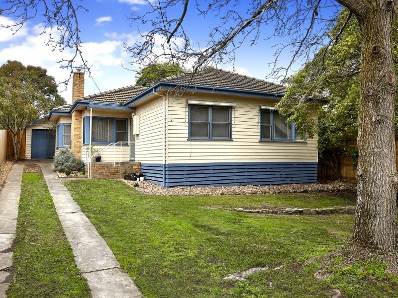 2 Chandler Grove, Burwood VIC 3125