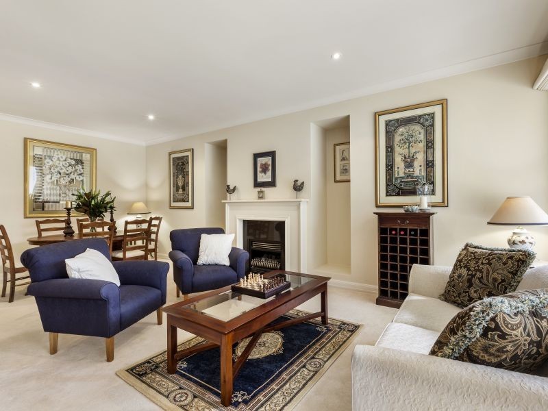 9 Emmy Court, Burwood VIC 3125