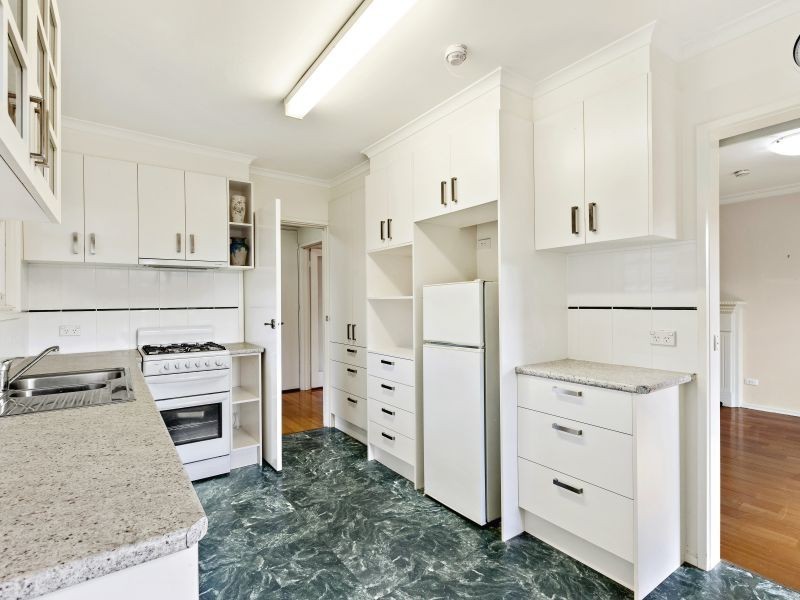 1/100 Warrigal Road, Surrey Hills VIC 3127