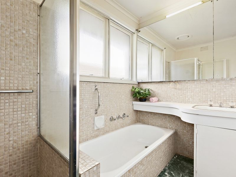 1/100 Warrigal Road, Surrey Hills VIC 3127