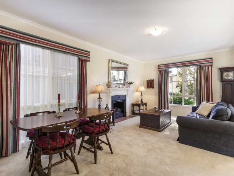 6 Acacia Place, Burwood VIC 3125