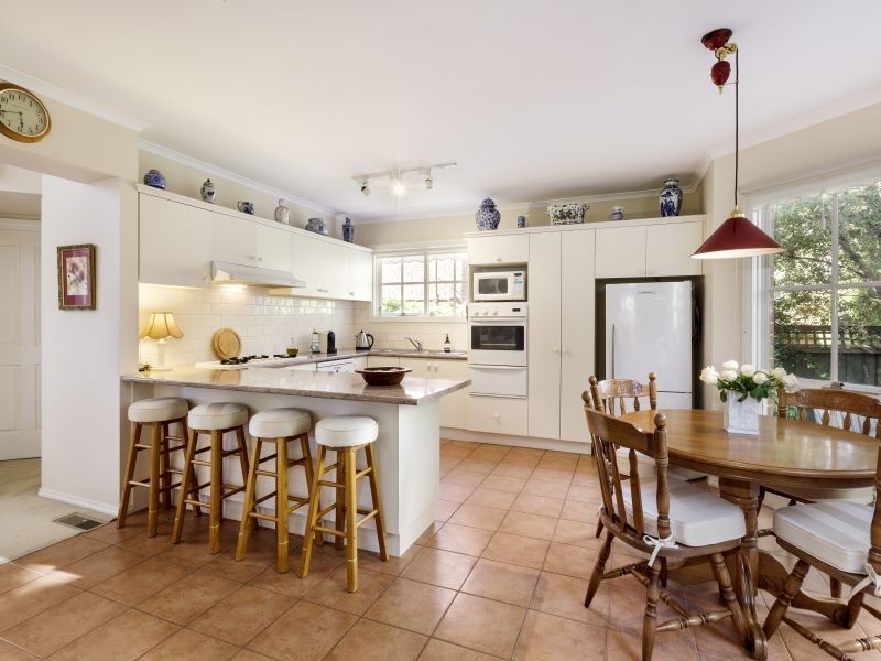 6 Acacia Place, Burwood VIC 3125