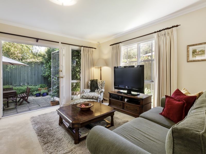 6 Acacia Place, Burwood VIC 3125