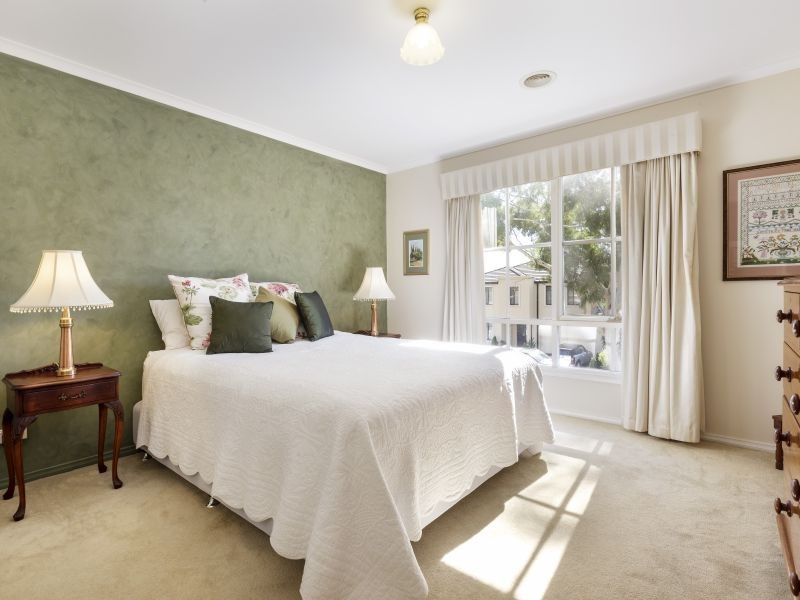 6 Acacia Place, Burwood VIC 3125