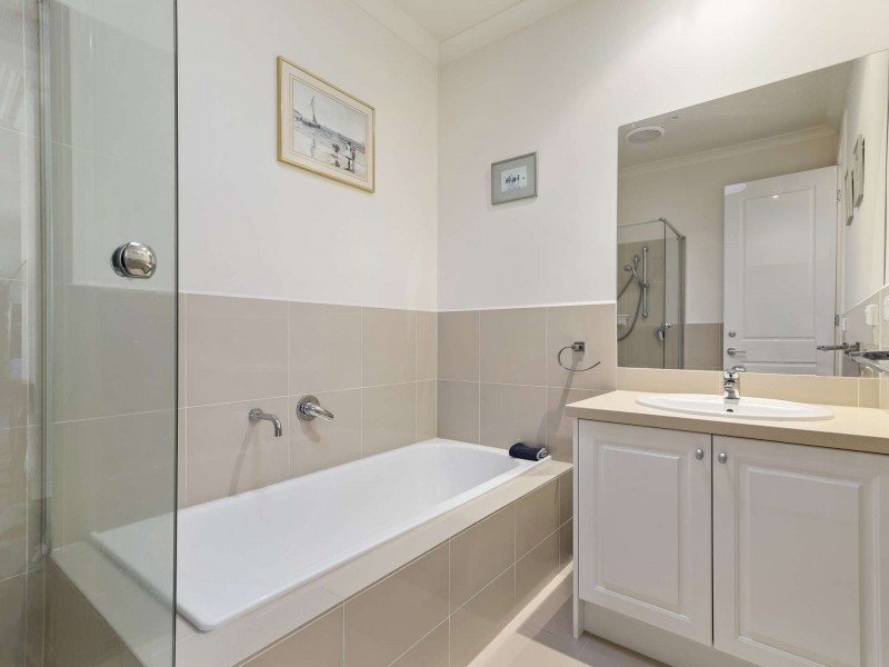 2/11 Aylwin Avenue, Burwood VIC 3125