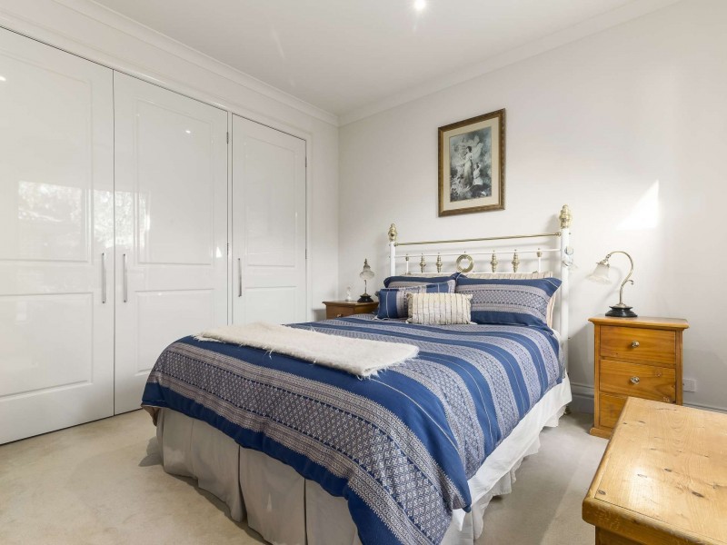 2/11 Aylwin Avenue, Burwood VIC 3125