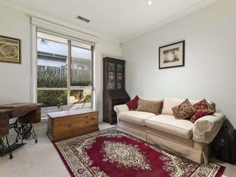 2/11 Aylwin Avenue, Burwood VIC 3125