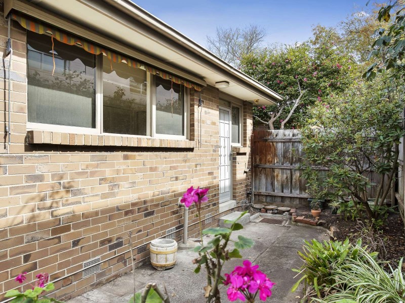 Villa 2, 131 Rowell Avenue, Camberwell VIC 3124