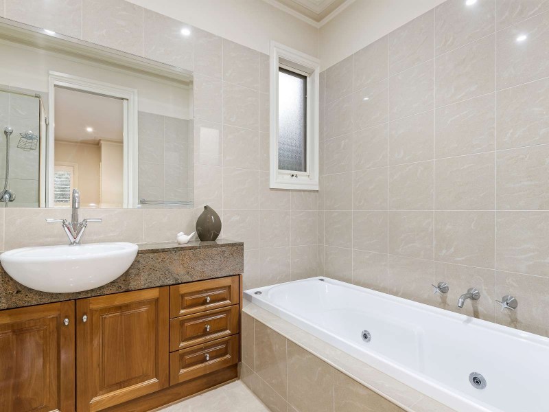 2B York Road, Glen Iris VIC 3146