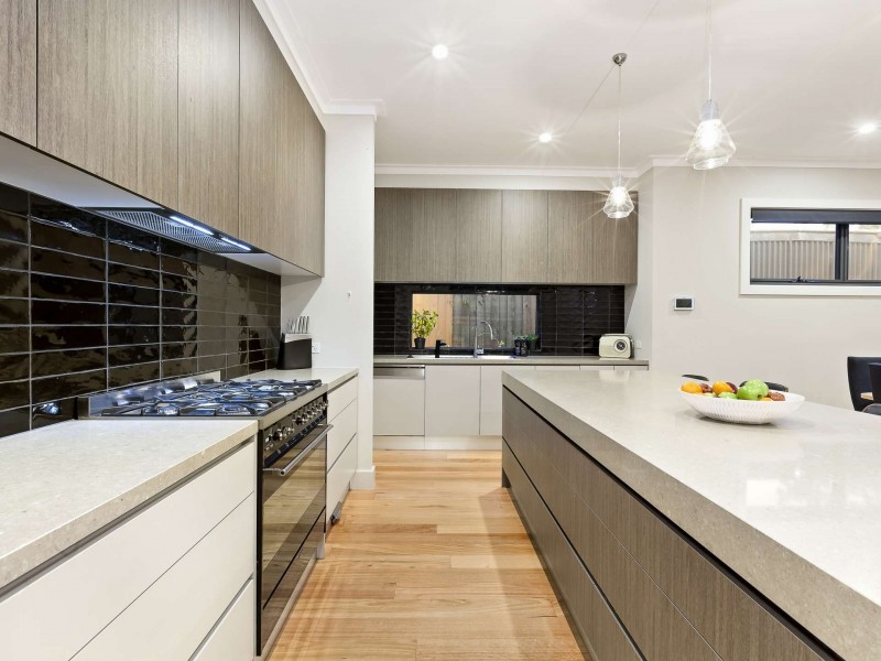 8A Queens Parade, Glen Iris VIC 3146