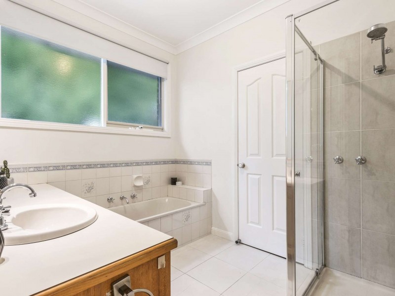 1/2 Braeside Avenue, Camberwell VIC 3124