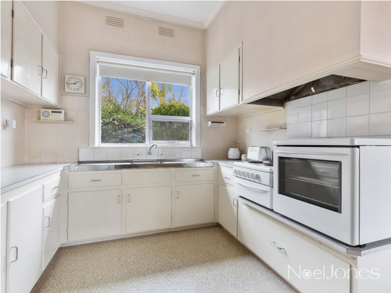 28 Scott Grove, Burwood VIC 3125