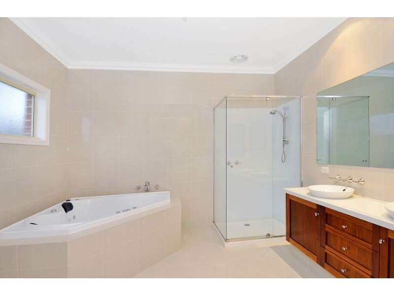 5 Moroney Drive, Chadstone VIC 3148