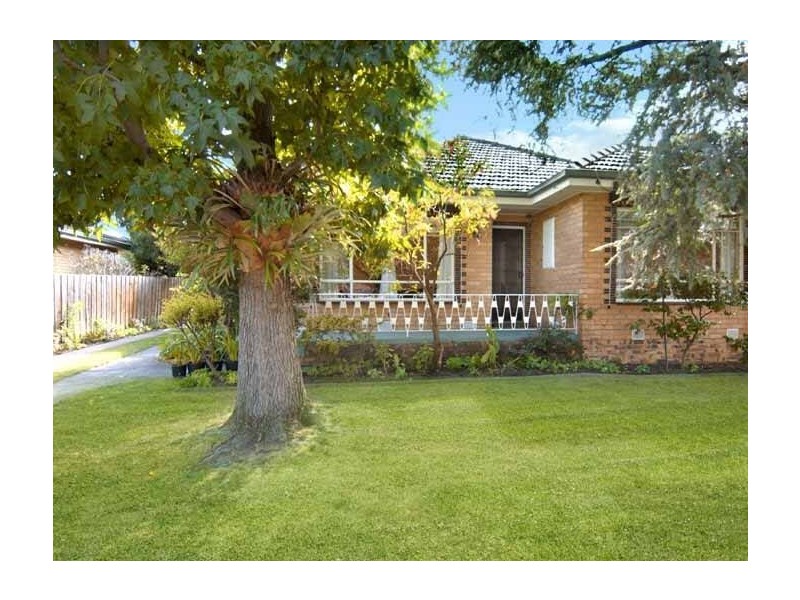 13 Torquay Avenue, Chadstone VIC 3148