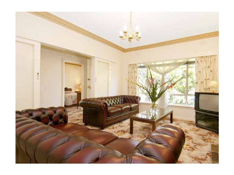 13 Torquay Avenue, Chadstone VIC 3148