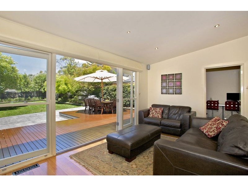 8 Stephens Street, Burwood VIC 3125