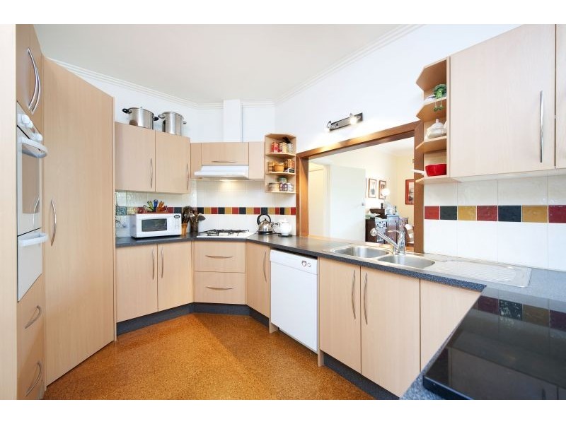 18 Carlyle Street, Ashwood VIC 3147