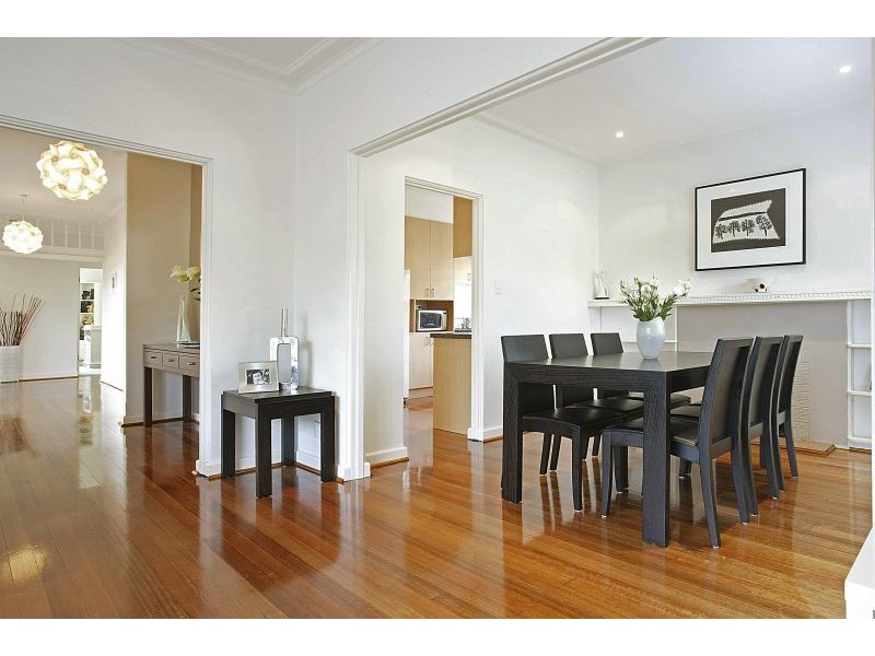 2 Oravel Avenue, Malvern East VIC 3145